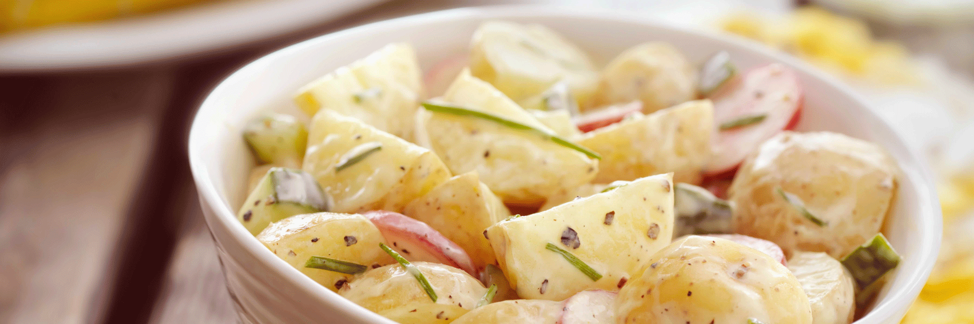 Insalata di patate con ravanelli e cetrioli